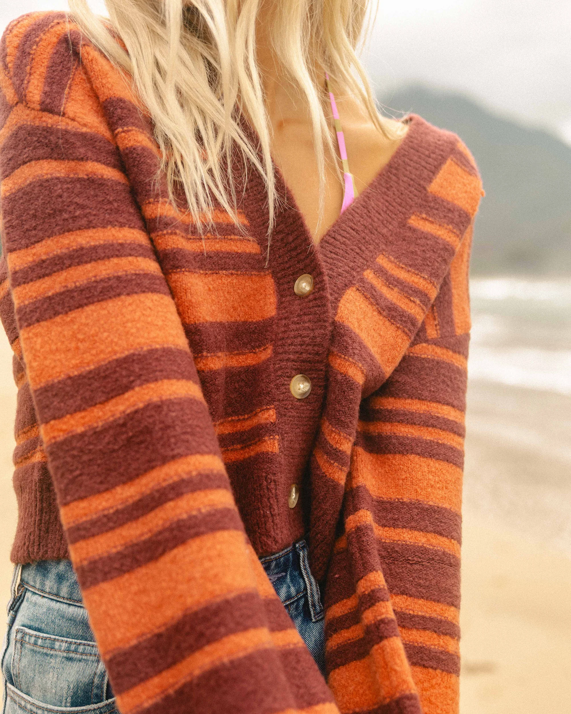 10558-something-about-it-cardi-pinot-2.webp Something About It Cardi - Pinot