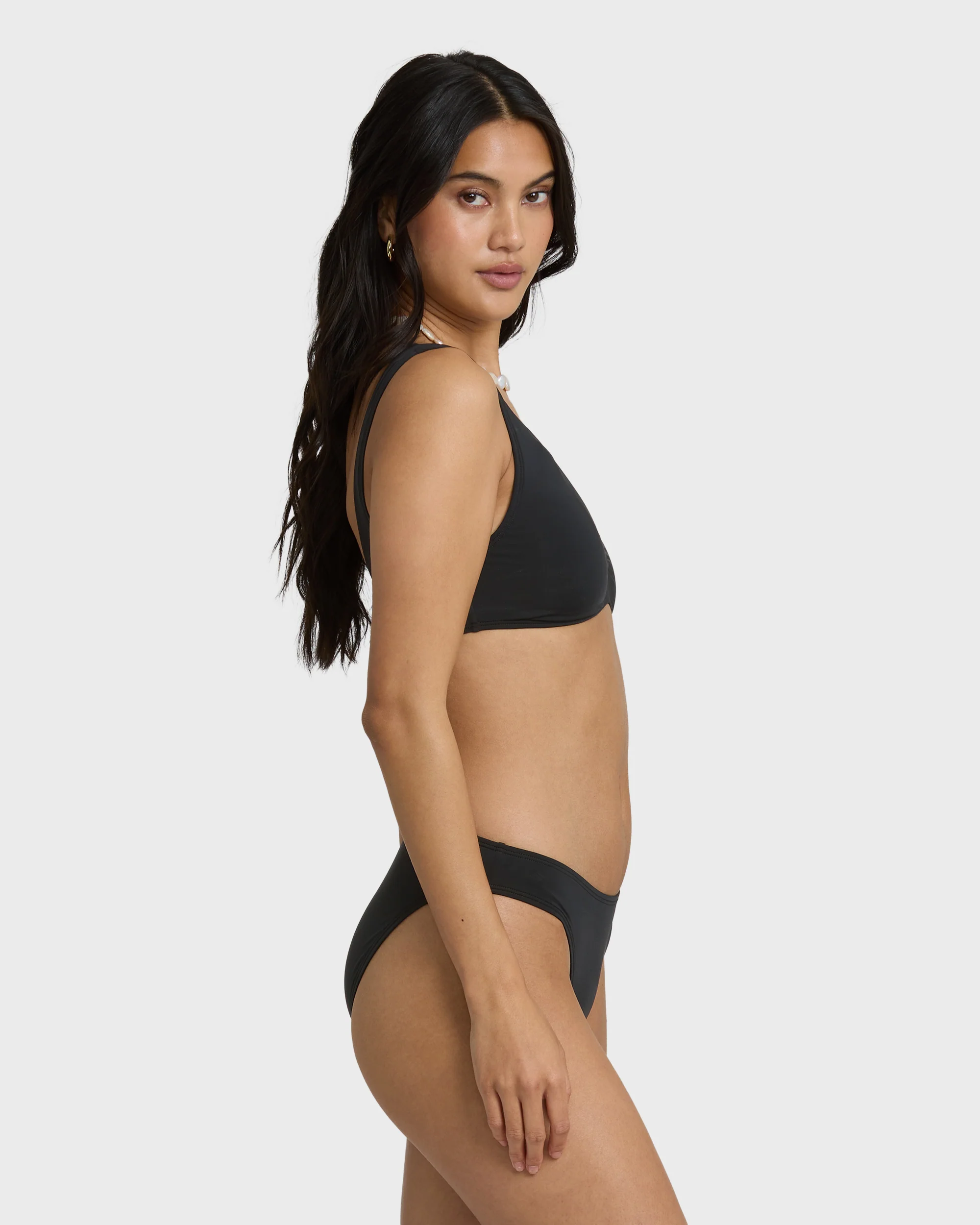 1967-sol-searcher-scoop-tank-bikini-top-black-pebble-4.webp Sol Searcher Scoop Tank Bikini Top - Black Pebble