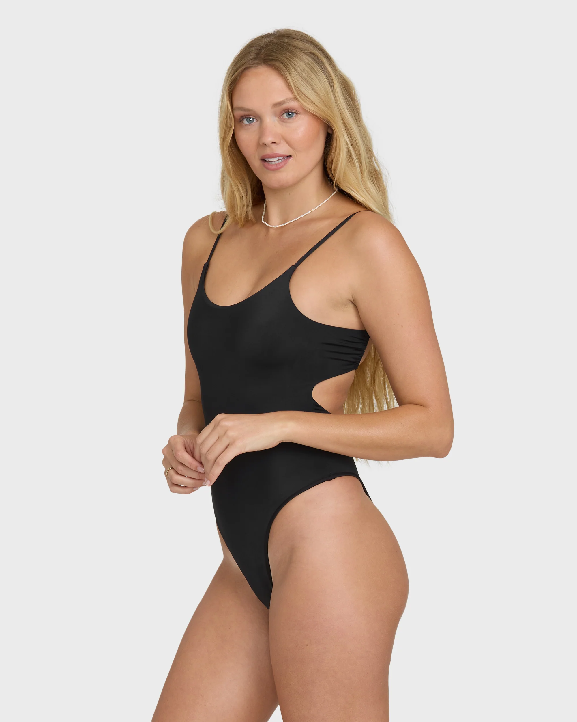 4864-sol-searcher-sloane-one-piece-swimsuit-black-pebble-3.webp Sol Searcher Sloane One Piece Swimsuit - Black Pebble