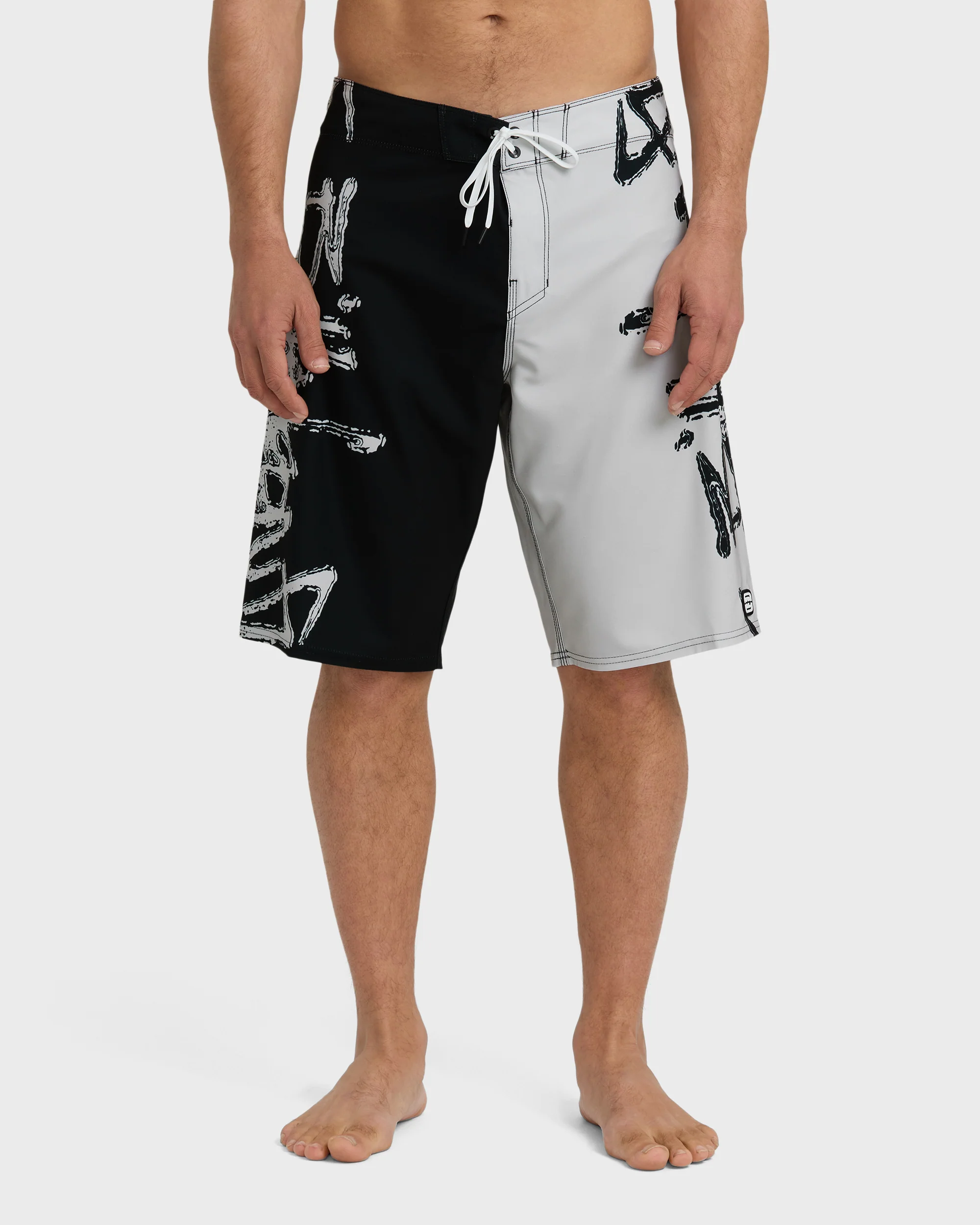 Inverted Pro 22" Boardshorts - Black/White