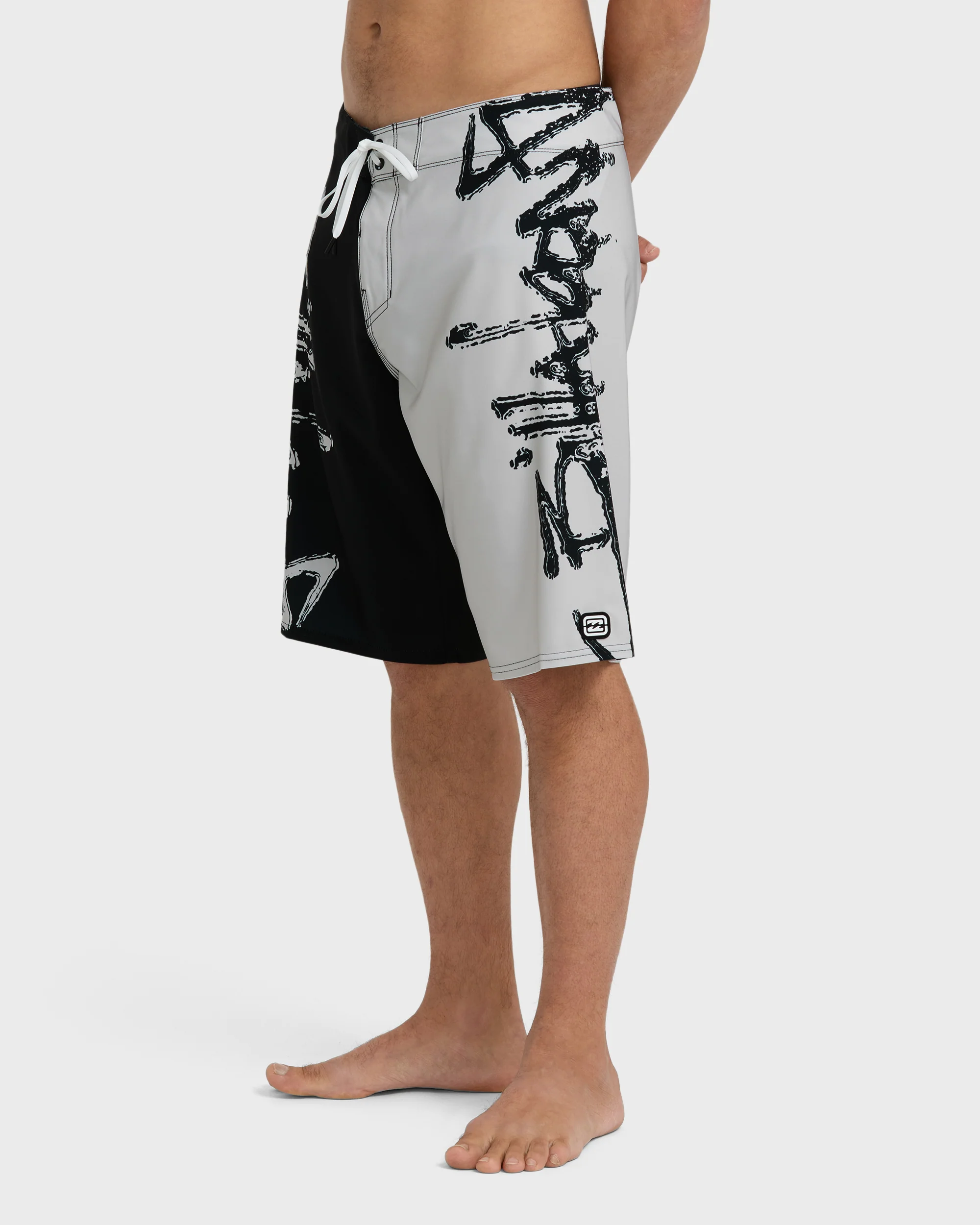 Inverted Pro 22" Boardshorts - Black/White