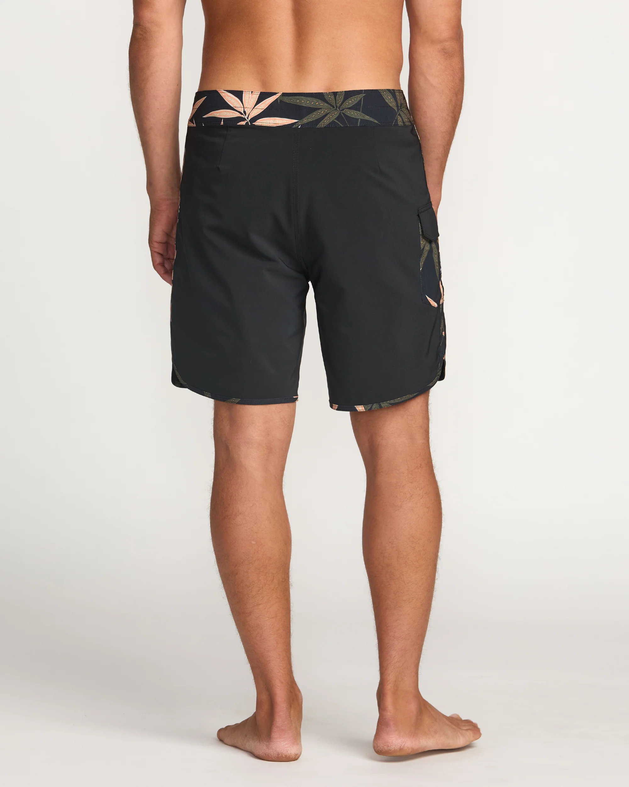 7746-73-hi-pro-performance-18-boardshorts-stealth-2.webp 73 Hi Pro Performance 18" Boardshorts - Stealth