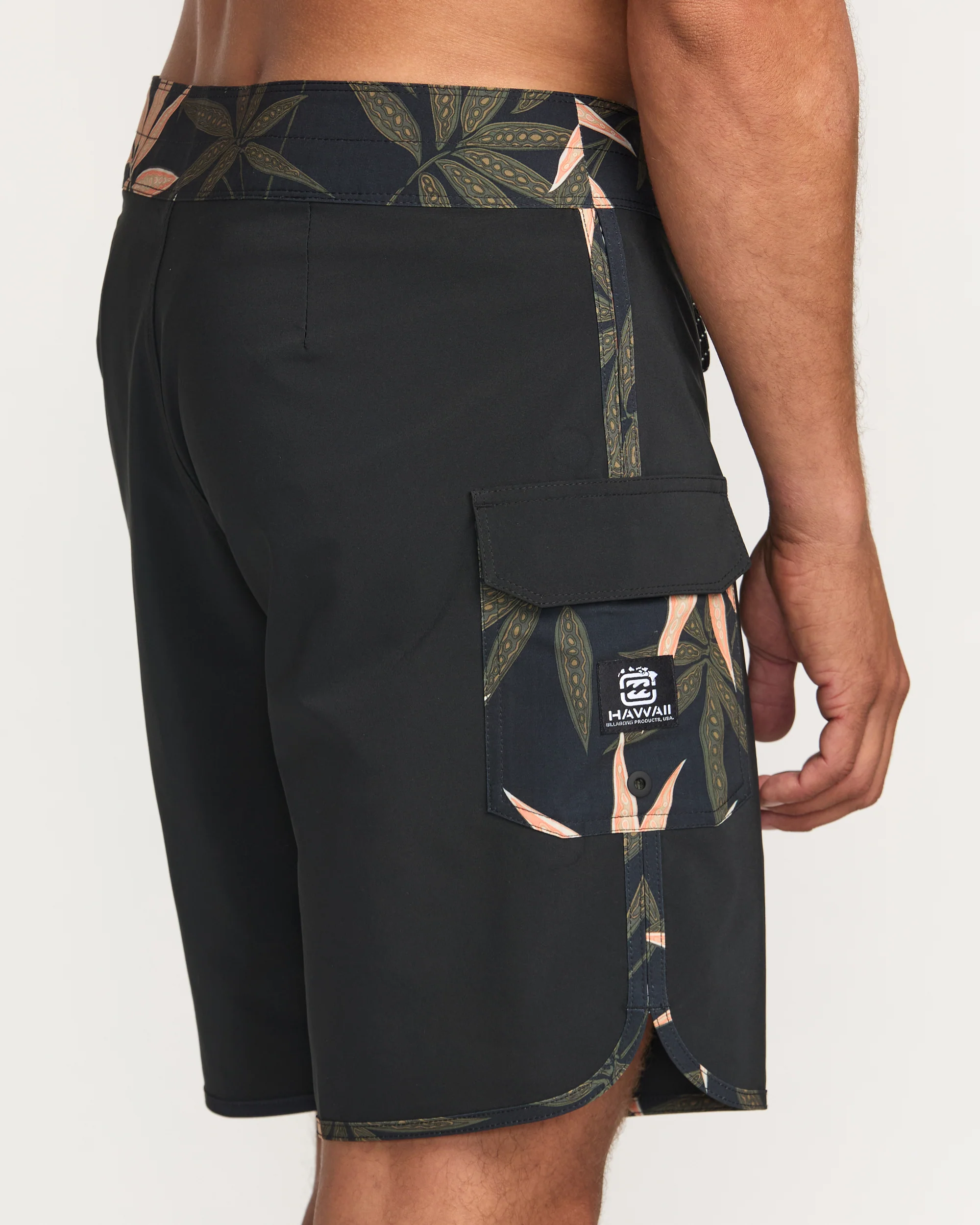 7746-73-hi-pro-performance-18-boardshorts-stealth-5.webp 73 Hi Pro Performance 18" Boardshorts - Stealth